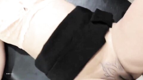 漂亮美眉 哥哥骚逼流白浆受不了 还是先给妹妹打一针吧