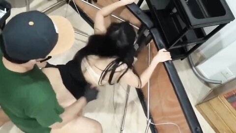 漂亮美眉 哥哥骚逼流白浆受不了 还是先给妹妹打一针吧