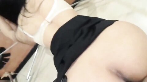 漂亮美眉 哥哥骚逼流白浆受不了 还是先给妹妹打一针吧