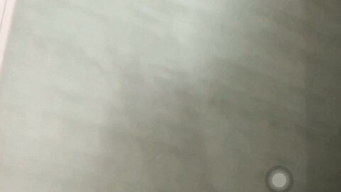 碉堡了！户外公共卫生间真实偸拍一对小情侣厕所造爱