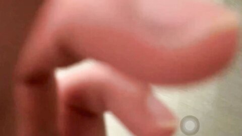 碉堡了！户外公共卫生间真实偸拍一对小情侣厕所造爱