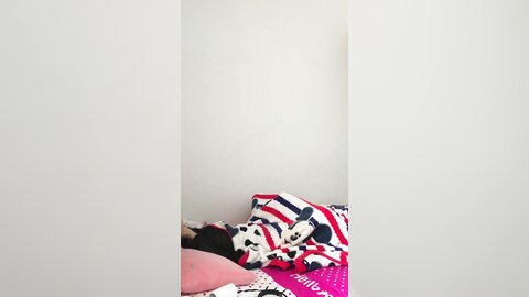 辫子哥出租屋约炮美女同事刚舔玩她的B⭐想去亲她的嘴⭐不让