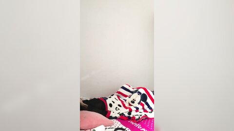 辫子哥出租屋约炮美女同事刚舔玩她的B⭐想去亲她的嘴⭐不让