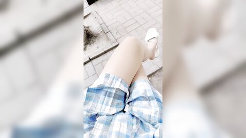 高颜值极品Jk美少女B塞跳蛋 在公园人前自慰