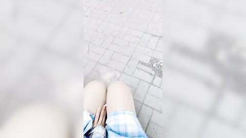 高颜值极品Jk美少女B塞跳蛋 在公园人前自慰