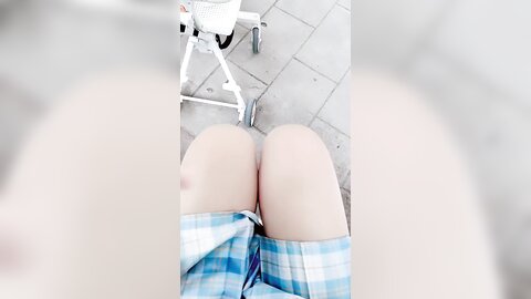 高颜值极品Jk美少女B塞跳蛋 在公园人前自慰
