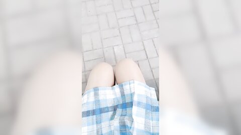 高颜值极品Jk美少女B塞跳蛋 在公园人前自慰