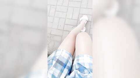 高颜值极品Jk美少女B塞跳蛋 在公园人前自慰