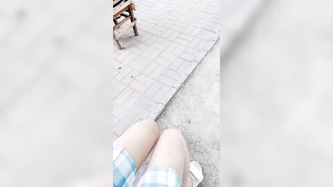 高颜值极品Jk美少女B塞跳蛋 在公园人前自慰