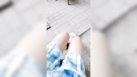 高颜值极品Jk美少女B塞跳蛋 在公园人前自慰