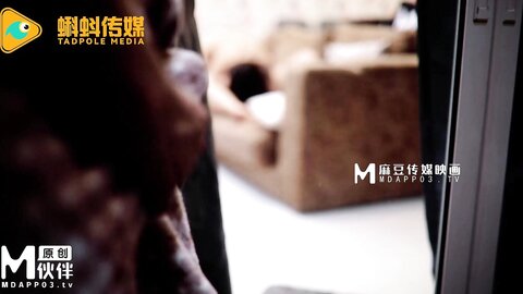 蝌蚪传媒KD-006泰国租妻趣闻录三两女自慰被发现