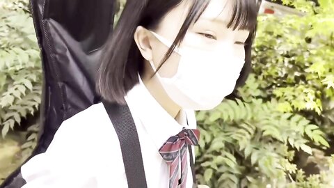 345SIMM-785 A girl who only looks like a 143cm school bag graduated.She put her middle -aged libido on her...