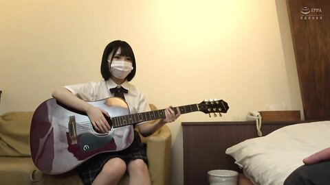 345SIMM-785 A girl who only looks like a 143cm school bag graduated.She put her middle -aged libido on her...