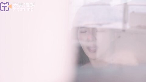 TMW081夏日游艇海上激情与船长一起高潮