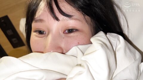 COGM-031 Midnight dating with a cute freckles and innocent saffle!Played in the city with a remote on the...