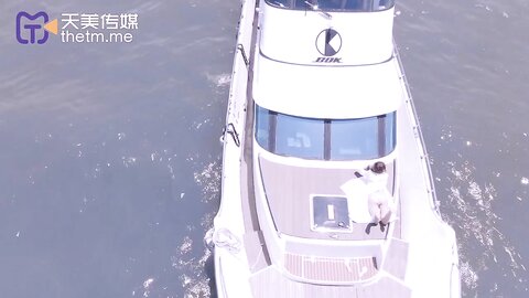 TMW085夜晚游艇趴与闺蜜男友激情性爱