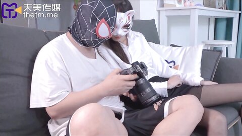 TMY0027摄像师诱奸黑丝学妹