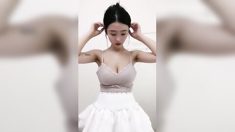 F罩杯八字巨乳女神3，一对豪乳呼之欲出