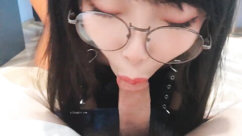 个眼镜9个骚✅清纯温婉的外表下竟然如此反差