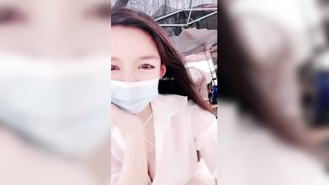 压轴~喷水妹~身材是极品 一对大灯太亮了【户外跳弹】