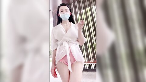 压轴~喷水妹~身材是极品 一对大灯太亮了【户外跳弹】