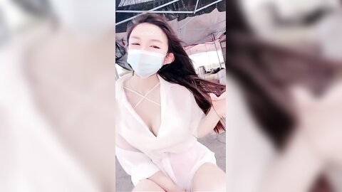 压轴~喷水妹~身材是极品 一对大灯太亮了【户外跳弹】
