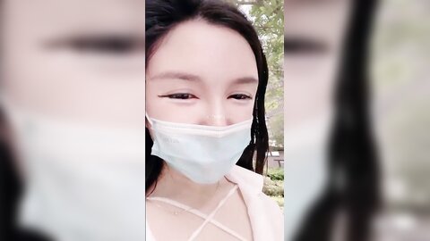 压轴~喷水妹~身材是极品 一对大灯太亮了【户外跳弹】