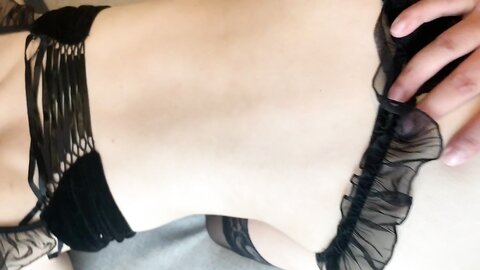 周末和美女同事酒店开房换上情趣黑丝