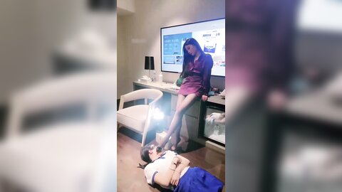 女人才最了解女人，高颜值女S调教犯贱的小母狗
