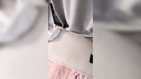 把清纯小萝莉调教成小母狗，一边被操一边打电话 都被听出来了
