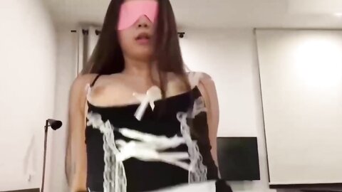 极品反差婊狂艹极品嫩妹，粉嫩的逼逼，超级会吃鸡