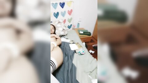 清纯颜值姐妹花，姐姐哭了操妹妹，多毛小骚逼