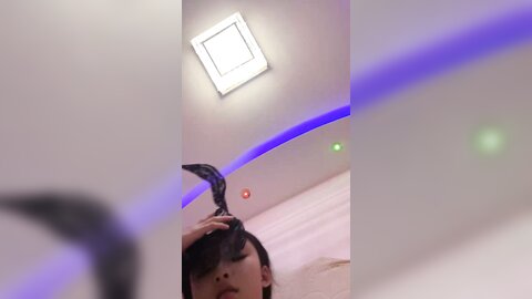 爆奶小可爱深夜发骚，在大哥的手中骚奶子揉捏变形