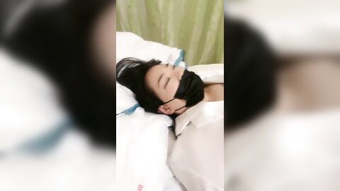 玩弄人妻母狗激情3P，露脸口交入珠的大鸡巴