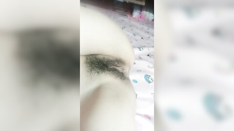 玩的很骚的女友，完美身材颜值不错，自己能搞喷水