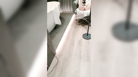 美艳御姐真情流露 极品【悠悠姐在此】，3P美御姐
