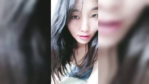 良家小少妇露脸一个人在家发骚，听狼友指挥各种展示，揉奶玩逼看菊花，掰开骚穴给狼友看特写，精彩不要错过