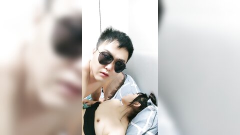 风骚美少妇露脸来了大姨子，用小嘴伺候大鸡巴