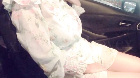 高挑身材碎花裙尤物女神调教✅小骚穴戴上跳蛋逛商场