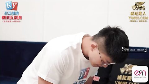 蜜桃传媒EMKY008骚色气老板娘要我用力操她