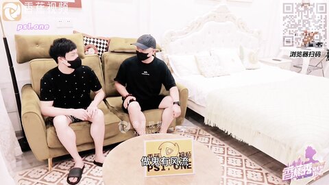 香蕉秀xjx0142风味犹存半老徐娘居家3P