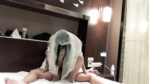 ✨白蕾丝新娘✨婚纱下的淫荡美娇娘，新婚夜不赔老公陪我睡，各种招式来一遍，简直爽翻天！
