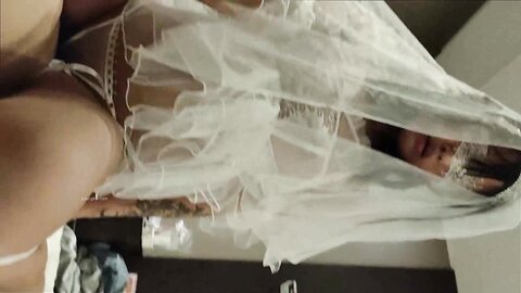 ✨白蕾丝新娘✨婚纱下的淫荡美娇娘，新婚夜不赔老公陪我睡，各种招式来一遍，简直爽翻天！