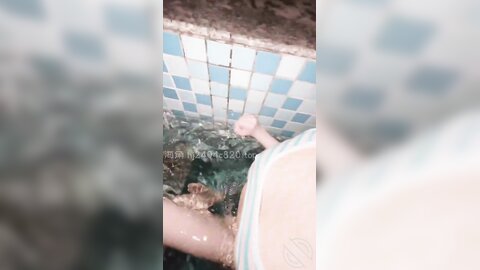 【真实乱伦❤️大神】意淫妹妹✨ 泳池边与妹妹尽情释放天性 紧致鲜嫩白虎蜜穴 上头抽插第一次内射 吸吮精液到子宫 太爽了