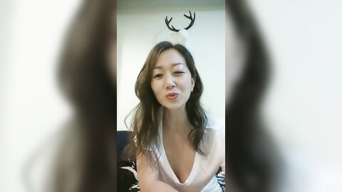 大奶韵味轻熟女 身材丰腴前凸后翘 开档黑丝双指抠逼 鲍鱼粉奶表情诱惑 浪荡呻吟