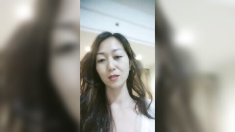 大奶韵味轻熟女 身材丰腴前凸后翘 开档黑丝双指抠逼 鲍鱼粉奶表情诱惑 浪荡呻吟