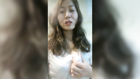 大奶韵味轻熟女 身材丰腴前凸后翘 开档黑丝双指抠逼 鲍鱼粉奶表情诱惑 浪荡呻吟