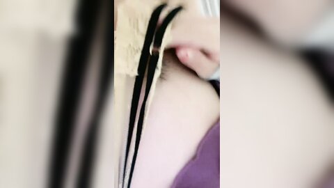 姐姐来了，全程露脸伺候小哥的大鸡巴，活好不粘人无毛白虎逼，性感的骚奶子，边草边亲呻吟可射淫声荡语不断