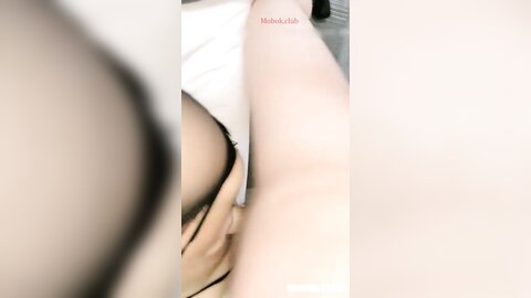 小伙扶着极品女友黑丝大长腿快速抽送❤️各种姿势啪啪打桩机一样超猛