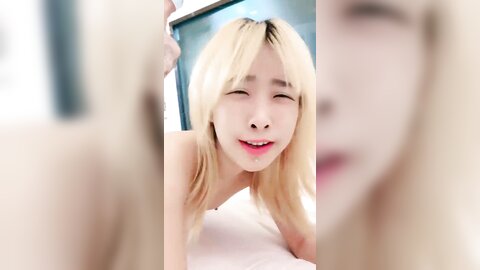 年7月，新人，超嫩小女孩，【奶香小爱】，跟男友无套啪啪，丝袜足交，清新乖巧妹妹，反差感十足